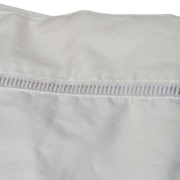 Garnet Hill Wrinkle-Resistant Embroidered Sateen Flat Sheet Queen White - Picture 4 of 5